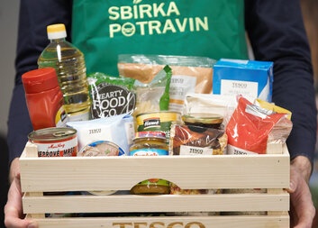 JE TADY SBÍRKA POTRAVIN!